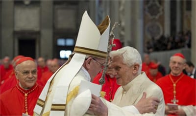 Hai Giáo Hoàng: Một hình ảnh hiếm có!